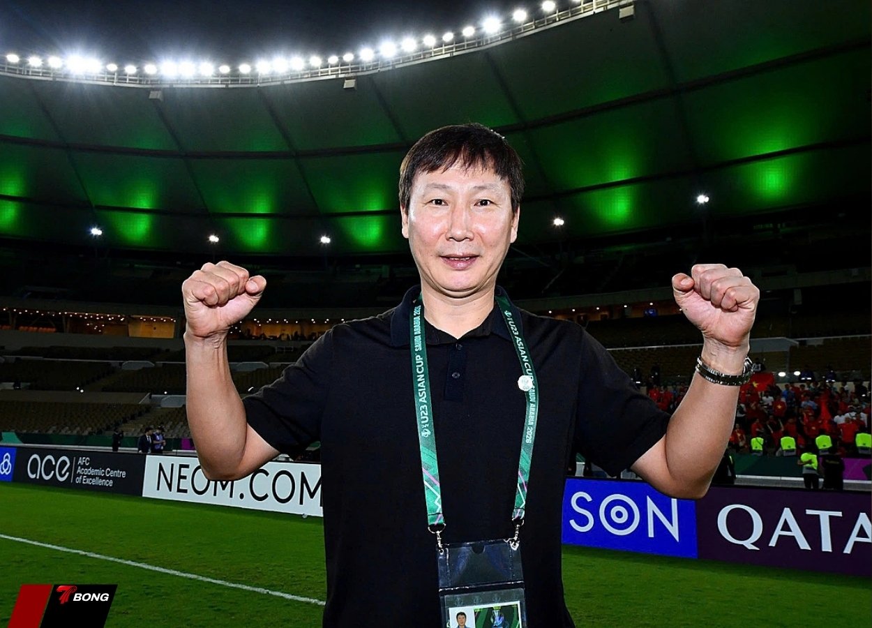 HLV Kim Sang-sik gia hạn tự động đến tháng 2-2027 